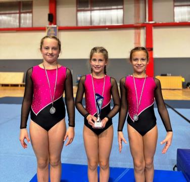 Gimnastičarji ŠD Partizan Ravne tudi v akrobatiki pokazali svoje znanje (8)